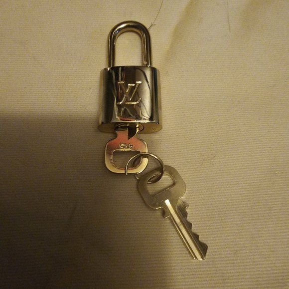 LV lock & key - Picture 1 of 6